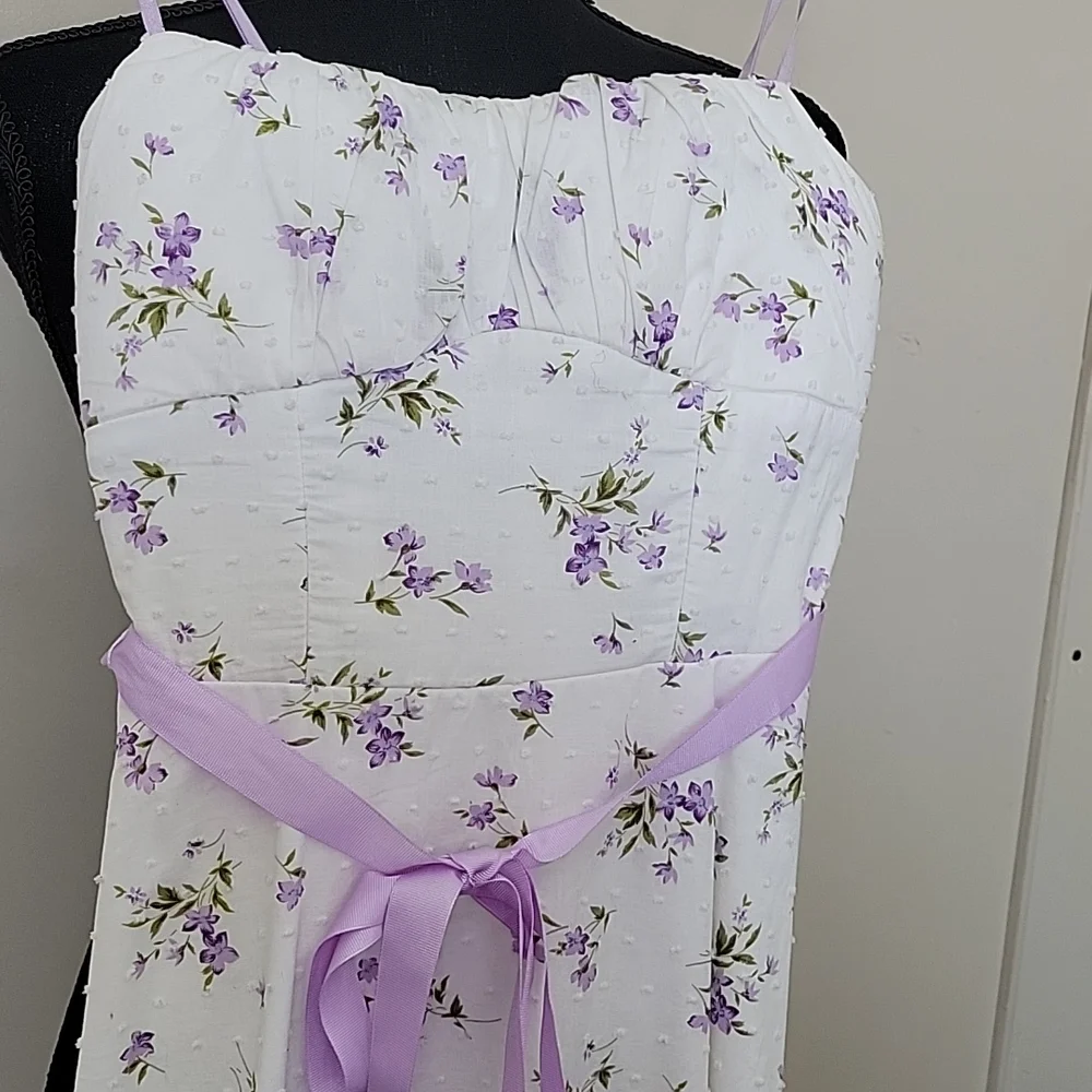 Dainty Floral Dress - Picture 3 of 7